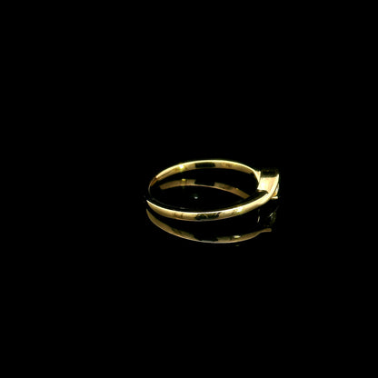 Solitaire diamond twist ring in 18K yellow gold featuring a 0.10 carat natural diamond