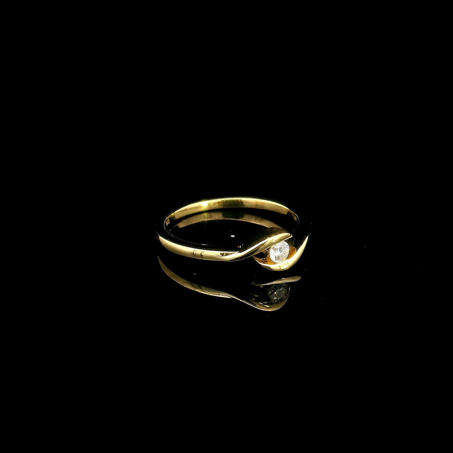 Solitaire diamond twist ring in 18K yellow gold featuring a 0.10 carat natural diamond