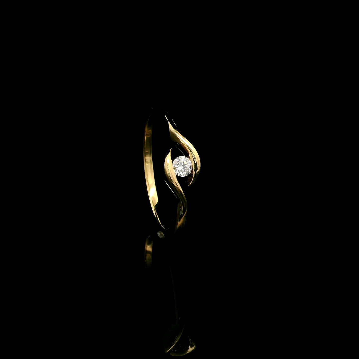 Solitaire diamond twist ring in 18K yellow gold featuring a 0.10 carat natural diamond