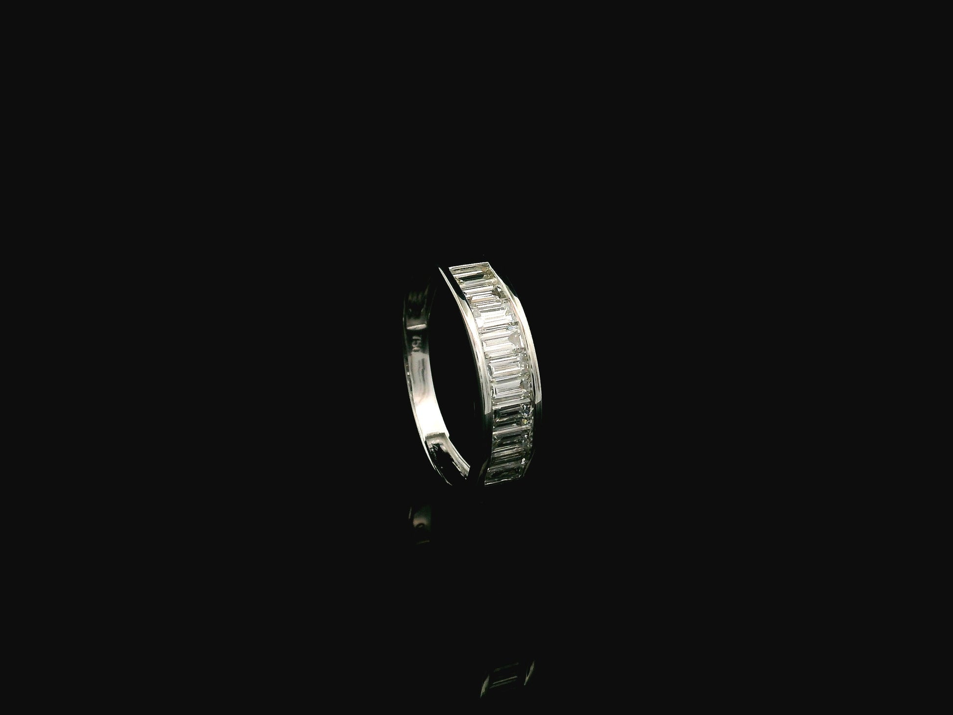 18K white gold baguette diamond channel set band ring with 1.16 carat natural diamonds