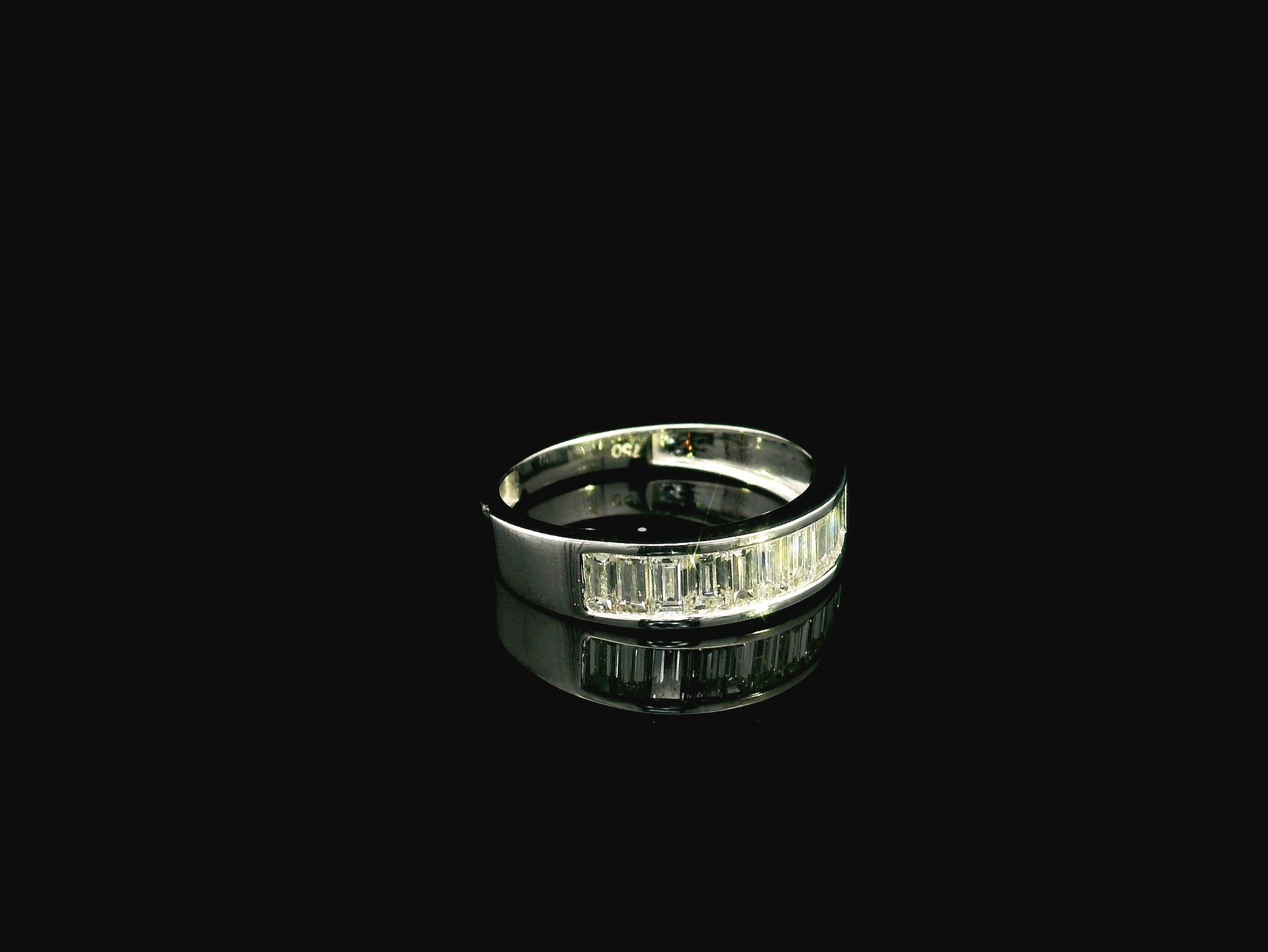 18K white gold baguette diamond channel set band ring with 1.16 carat natural diamonds