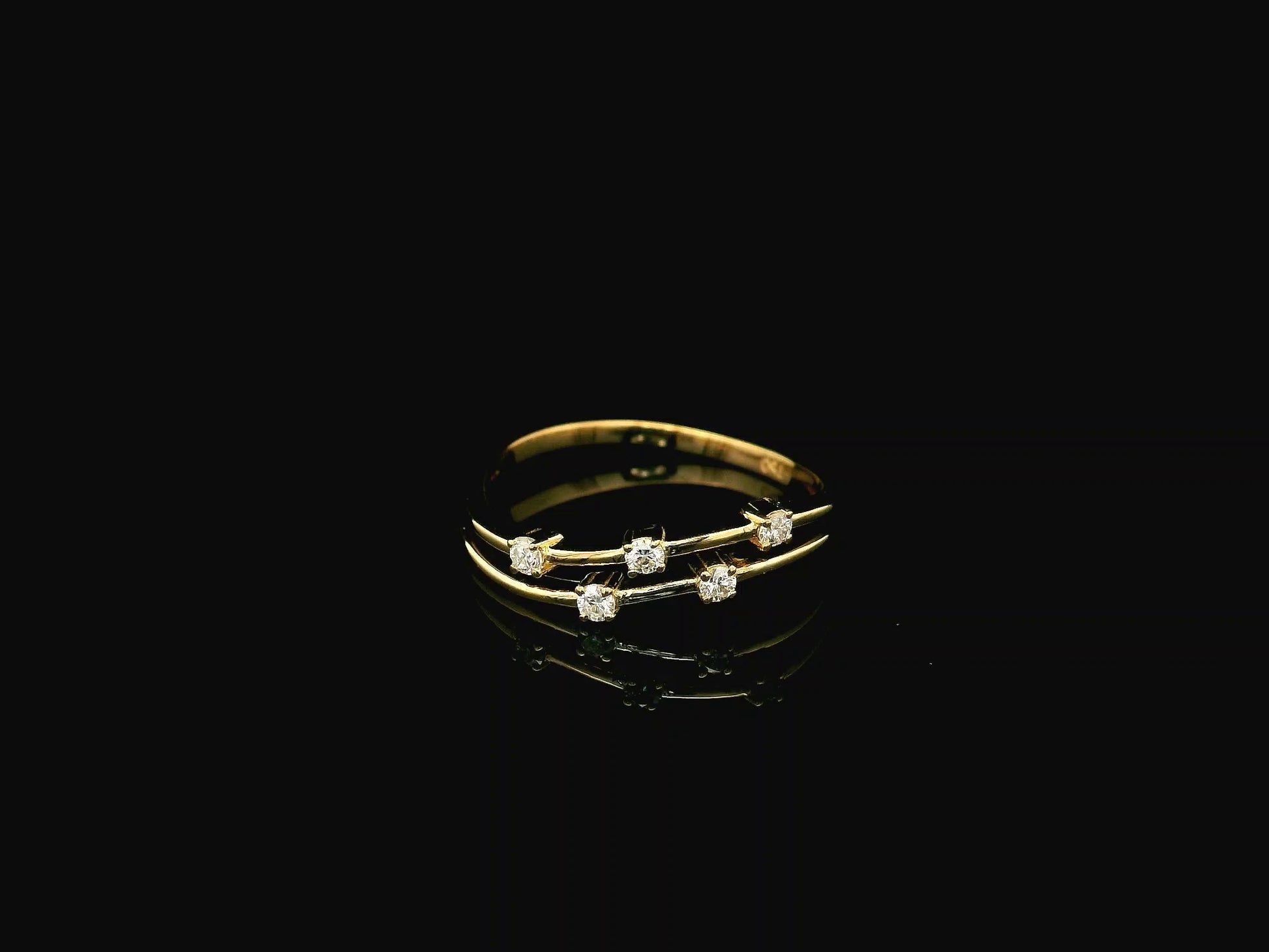 18K yellow gold split-band ring featuring five natural diamonds with a modern floating diamond design.