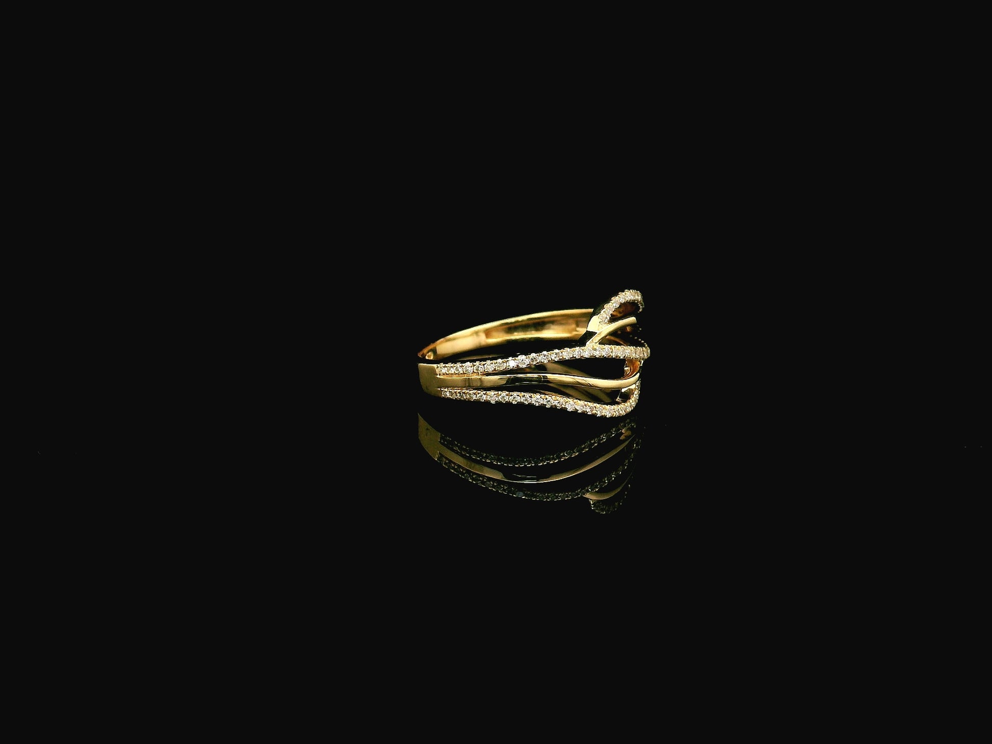 18K yellow gold wave diamond ring featuring a flowing multi-row design with 0.26 carat of round brilliant natural diamonds.