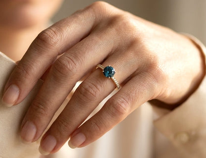 London Blue Topaz and diamond ring in 18K yellow gold with 0.95 carat round London Blue Topaz