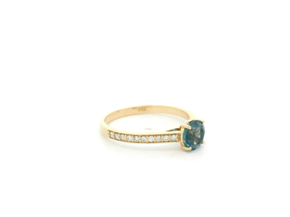 London Blue Topaz and diamond ring in 18K yellow gold with 0.95 carat round London Blue Topaz