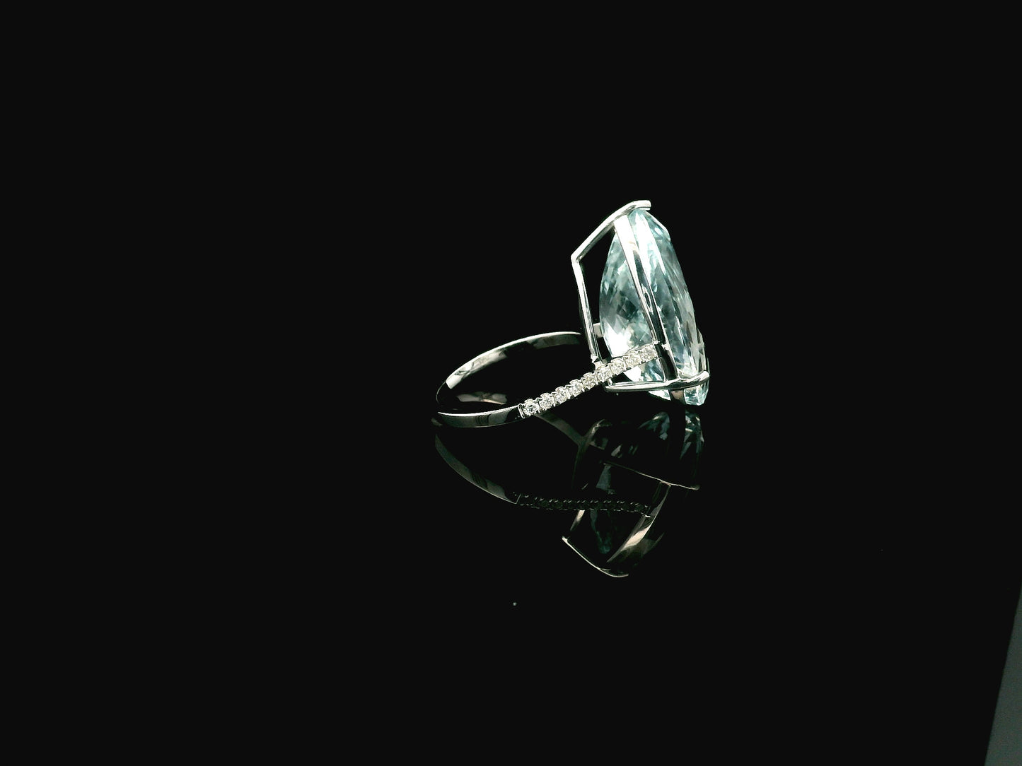 15.60 carat pear cut aquamarine ring in 18K white gold with pavé diamond band