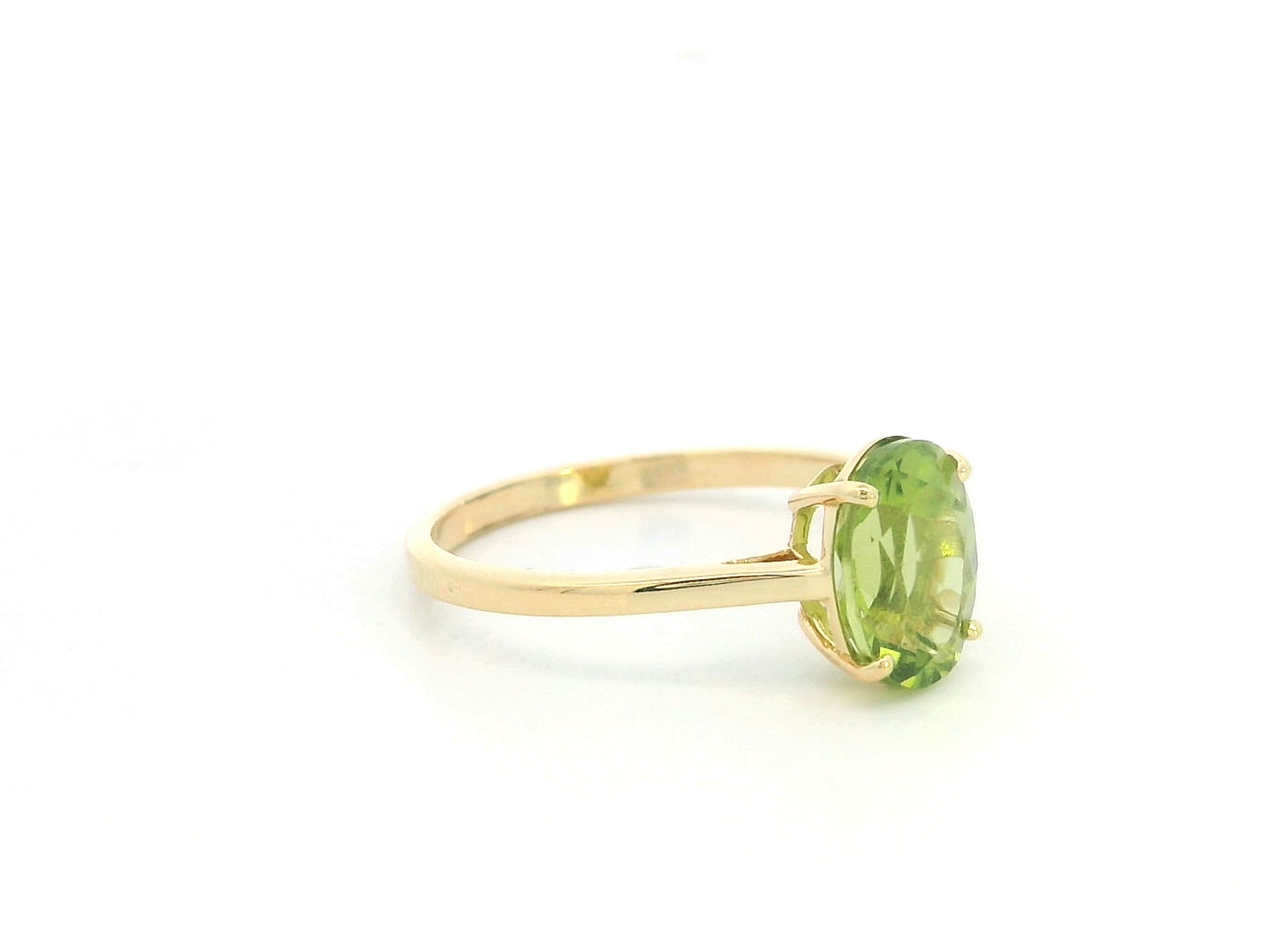 18K yellow gold oval peridot solitaire ring featuring a 2.17 carat natural peridot gemstone