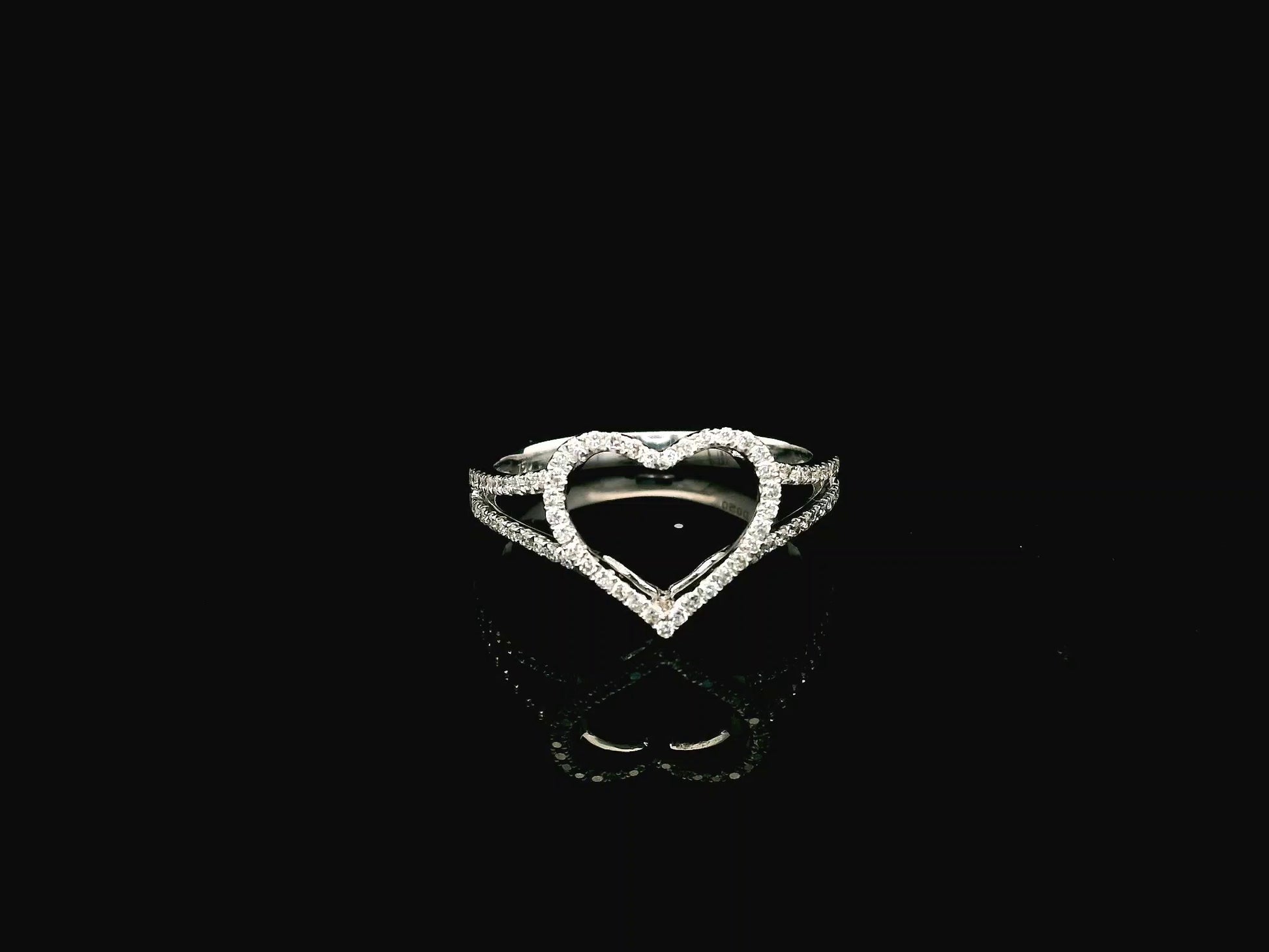18K White Gold Open Heart Diamond Ring with 0.30 Carat Natural Diamonds and Split Shank Design
