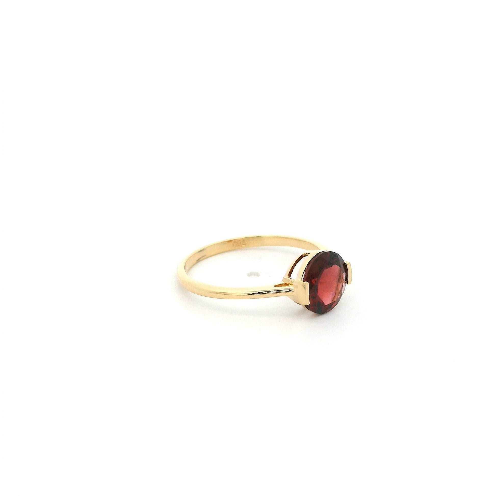 Natural 1.90 carat round garnet solitaire ring in solid 18K yellow gold featuring a contemporary semi-bezel style setting.