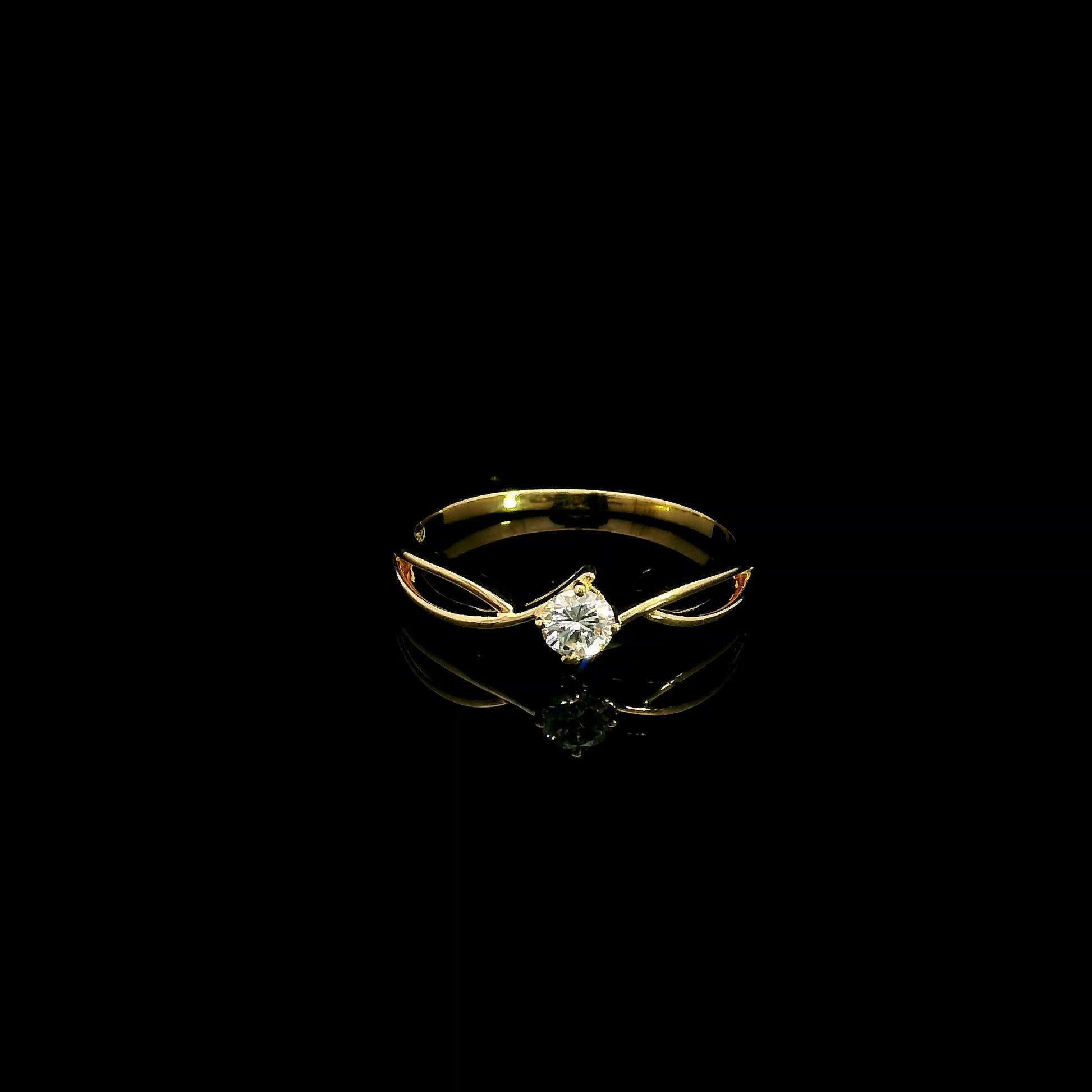 18K yellow gold twist solitaire ring featuring a 0.16 carat natural round brilliant diamond in a four-prong setting.