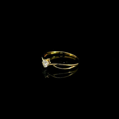 18K yellow gold twist solitaire ring featuring a 0.16 carat natural round brilliant diamond in a four-prong setting.