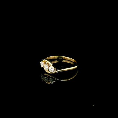 Three stone diamond ring in 18K yellow gold with round diamonds and flowing open band design