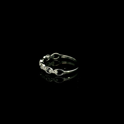 18K White Gold Diamond Link Ring with 0.13 Carat Natural Round Diamonds