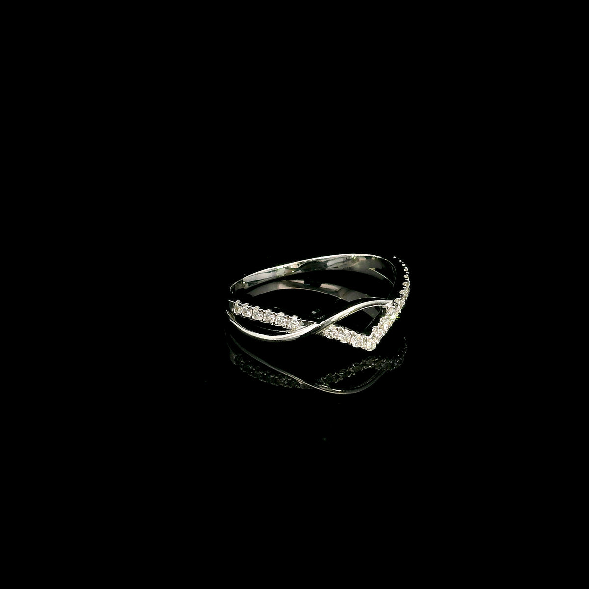 18K white gold diamond crossover ring with curved V shaped design