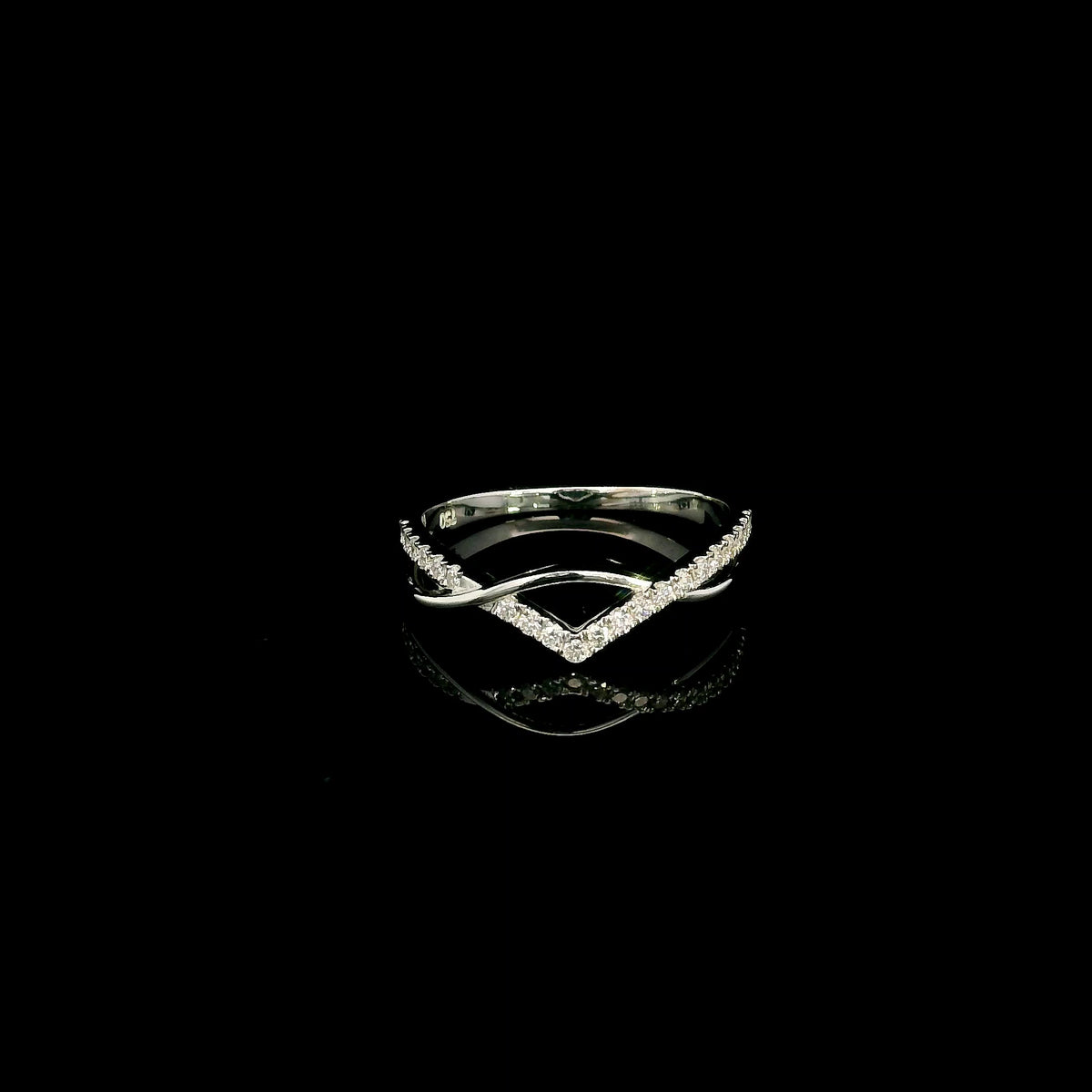 18K white gold diamond crossover ring with curved V shaped design