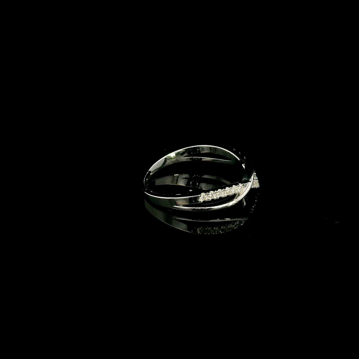 18K white gold diamond crossover ring with curved V shaped design