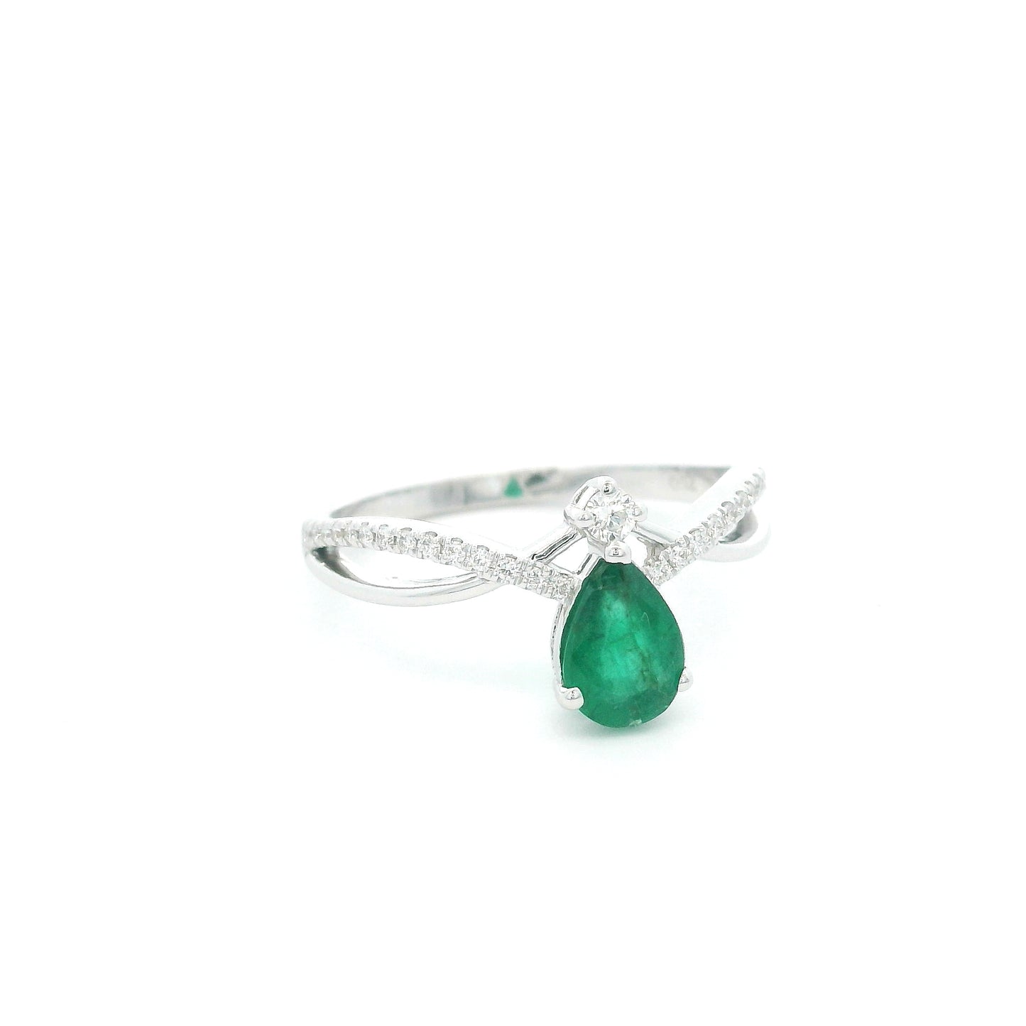 Pear shaped natural emerald and diamond ring in 18K white gold with diamond accented sculpted shoulders