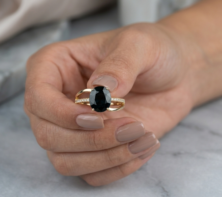 Blue Sapphire Engagement Ring in 18K Yellow Gold
