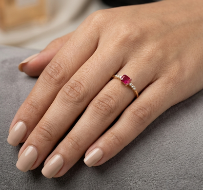 Square ruby and diamond ring in 18K yellow gold with diamond-set shoulders