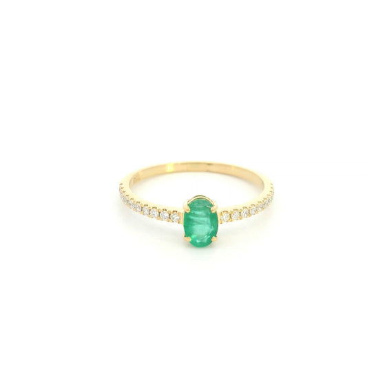 Oval emerald and diamond ring in 18K yellow gold with diamond-set band
