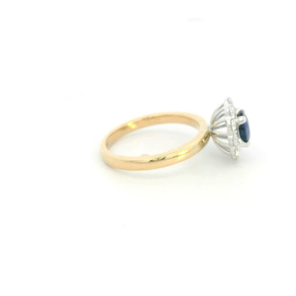 Round blue sapphire and diamond ring in 18K yellow gold with 0.84 carat natural sapphire and diamond surround