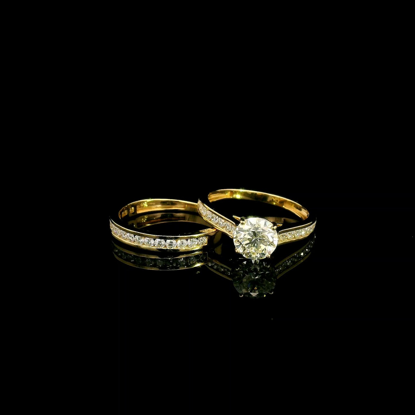 1.50 carat round diamond bridal set with matching diamond wedding band in 18K yellow gold