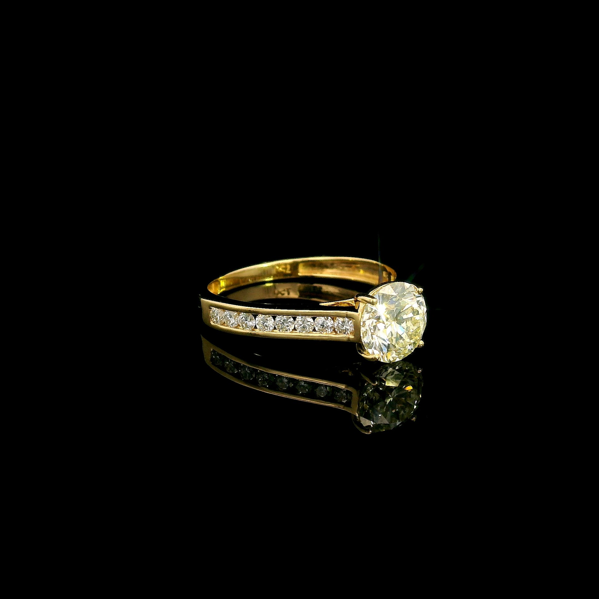 1.50 carat round diamond bridal set with matching diamond wedding band in 18K yellow gold