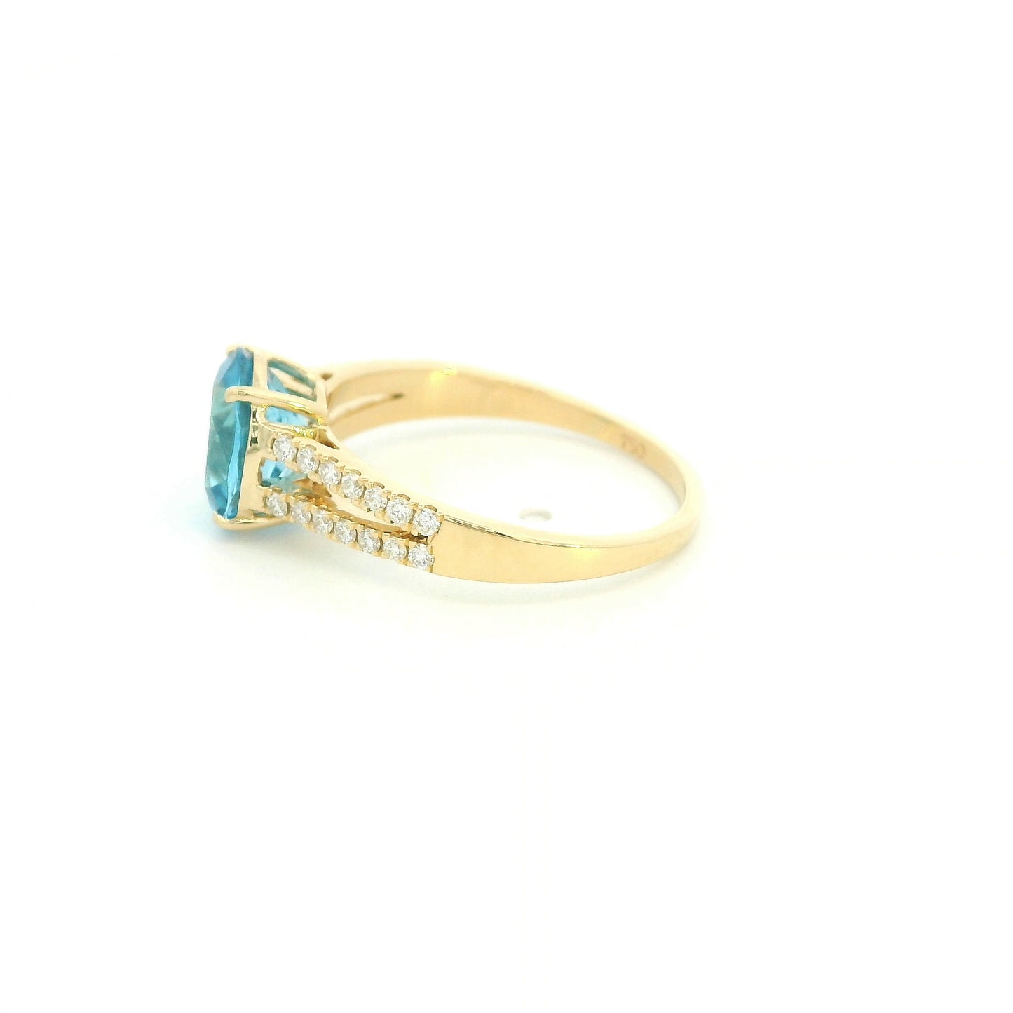 18K yellow gold Swiss blue topaz ring with oval centre stone and double-row diamond split shoulders.