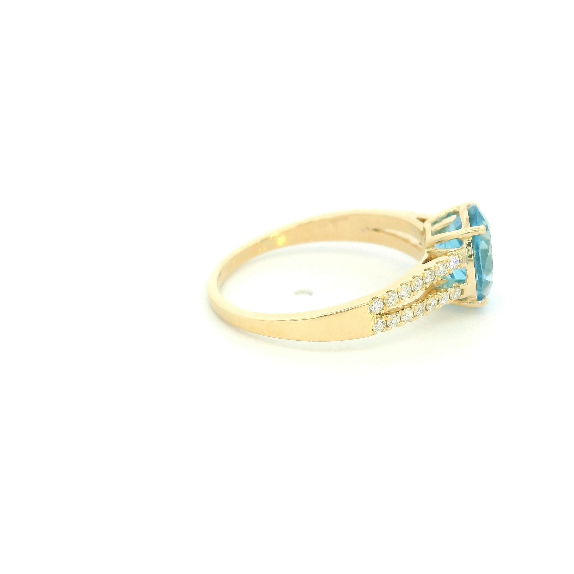 18K yellow gold Swiss blue topaz ring with oval centre stone and double-row diamond split shoulders.