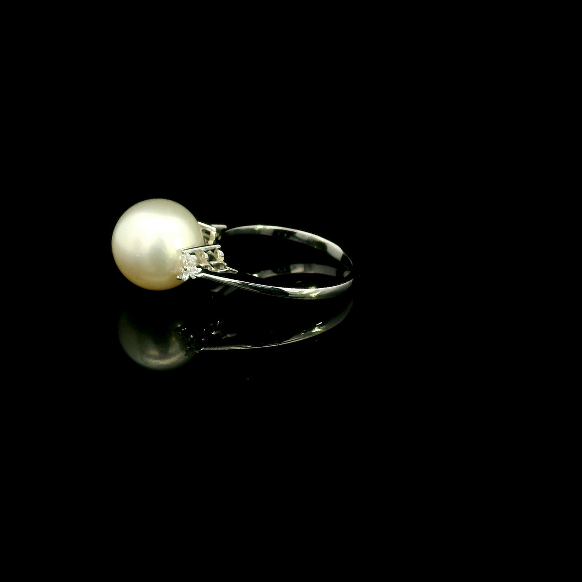 South Sea white pearl and diamond ring in 18K white gold with diamond side accents