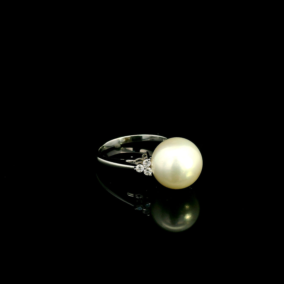 South Sea white pearl and diamond ring in 18K white gold with diamond side accents
