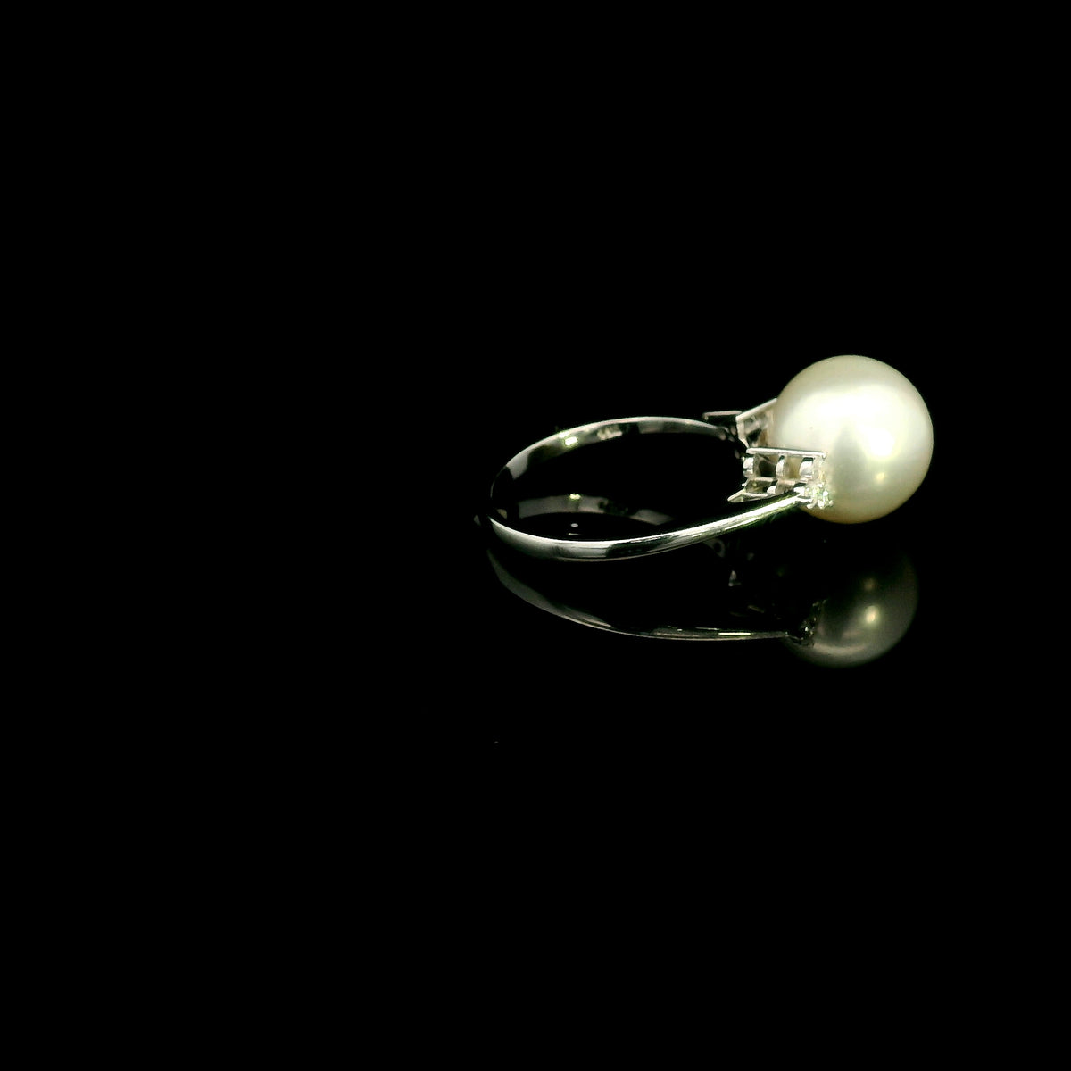 South Sea white pearl and diamond ring in 18K white gold with diamond side accents