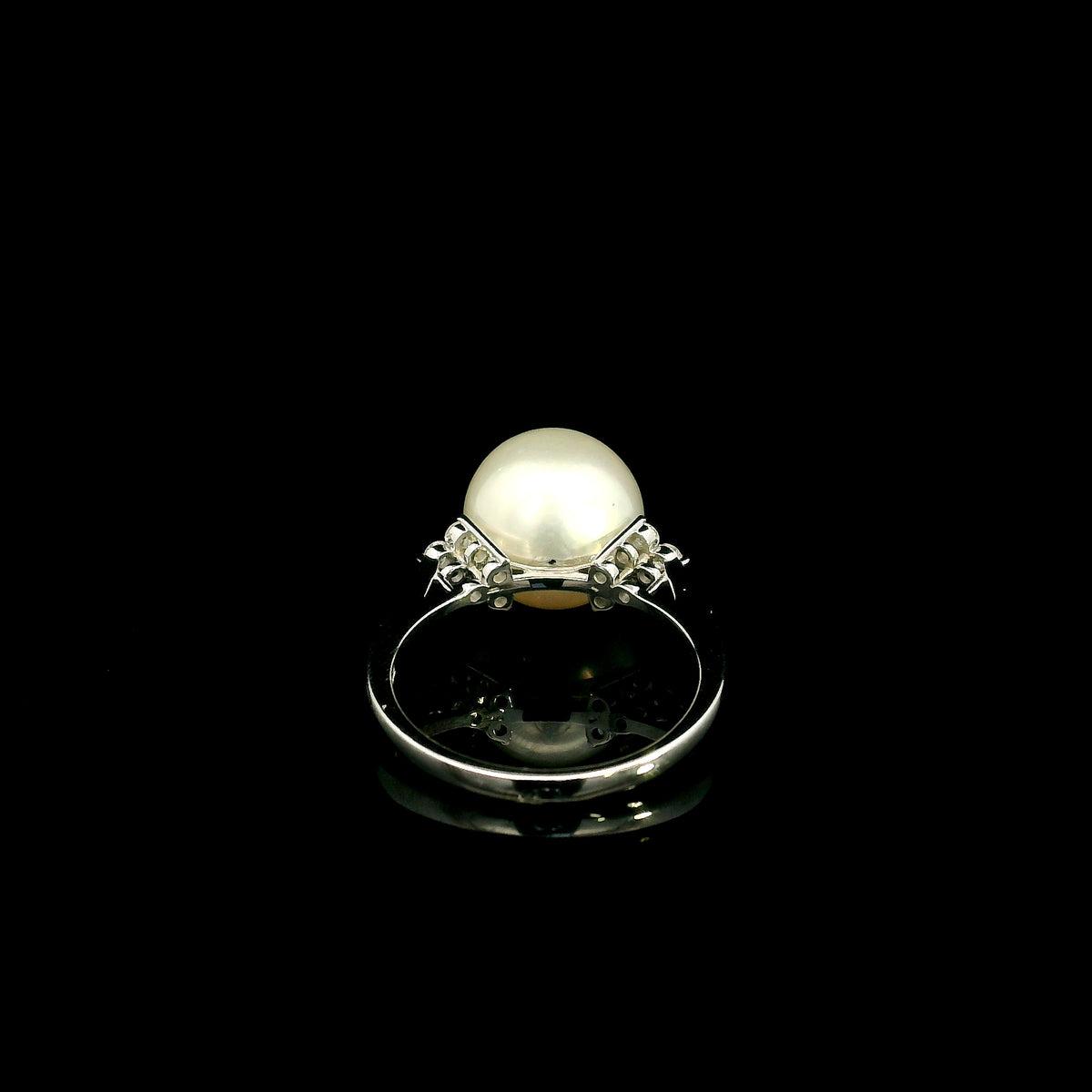 South Sea white pearl and diamond ring in 18K white gold with diamond side accents