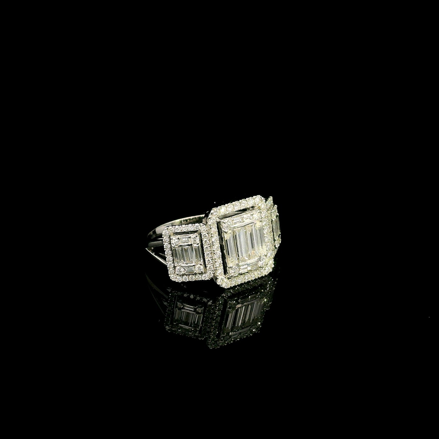Round and baguette diamond statement ring in 18K white gold with 1.34 carats of natural diamonds