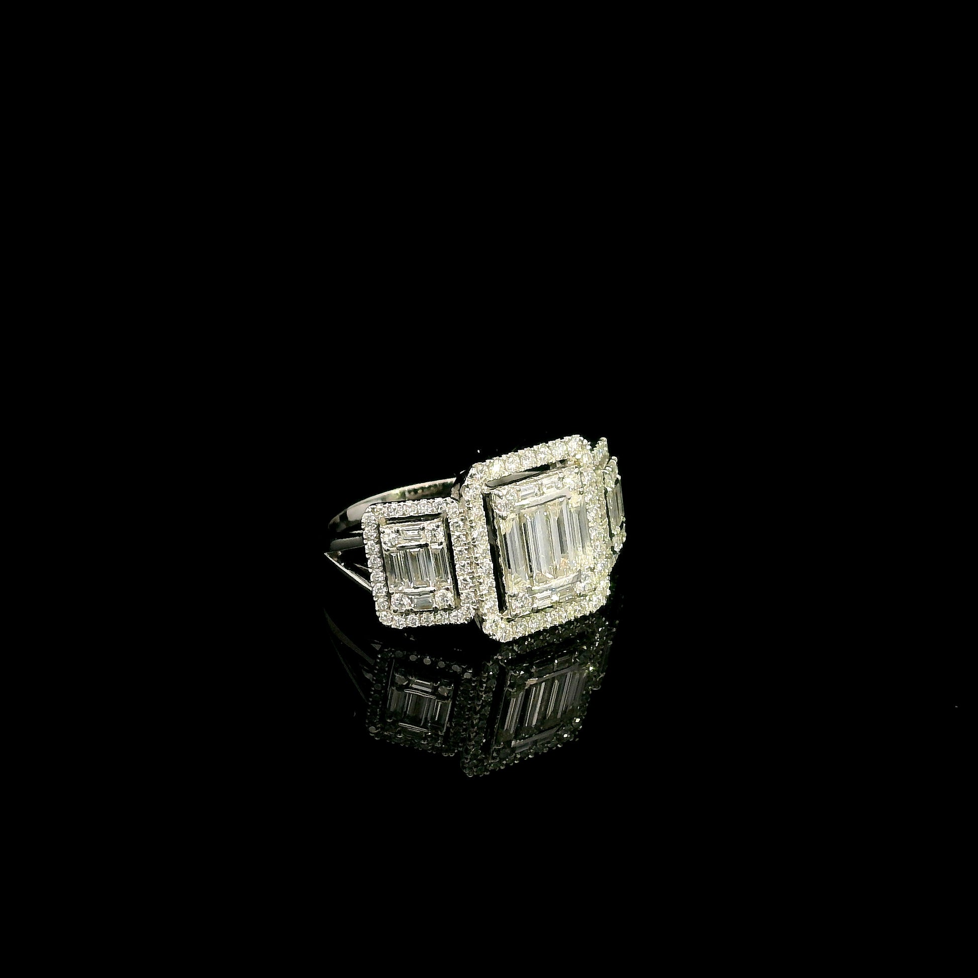 Round and baguette diamond statement ring in 18K white gold with 1.34 carats of natural diamonds