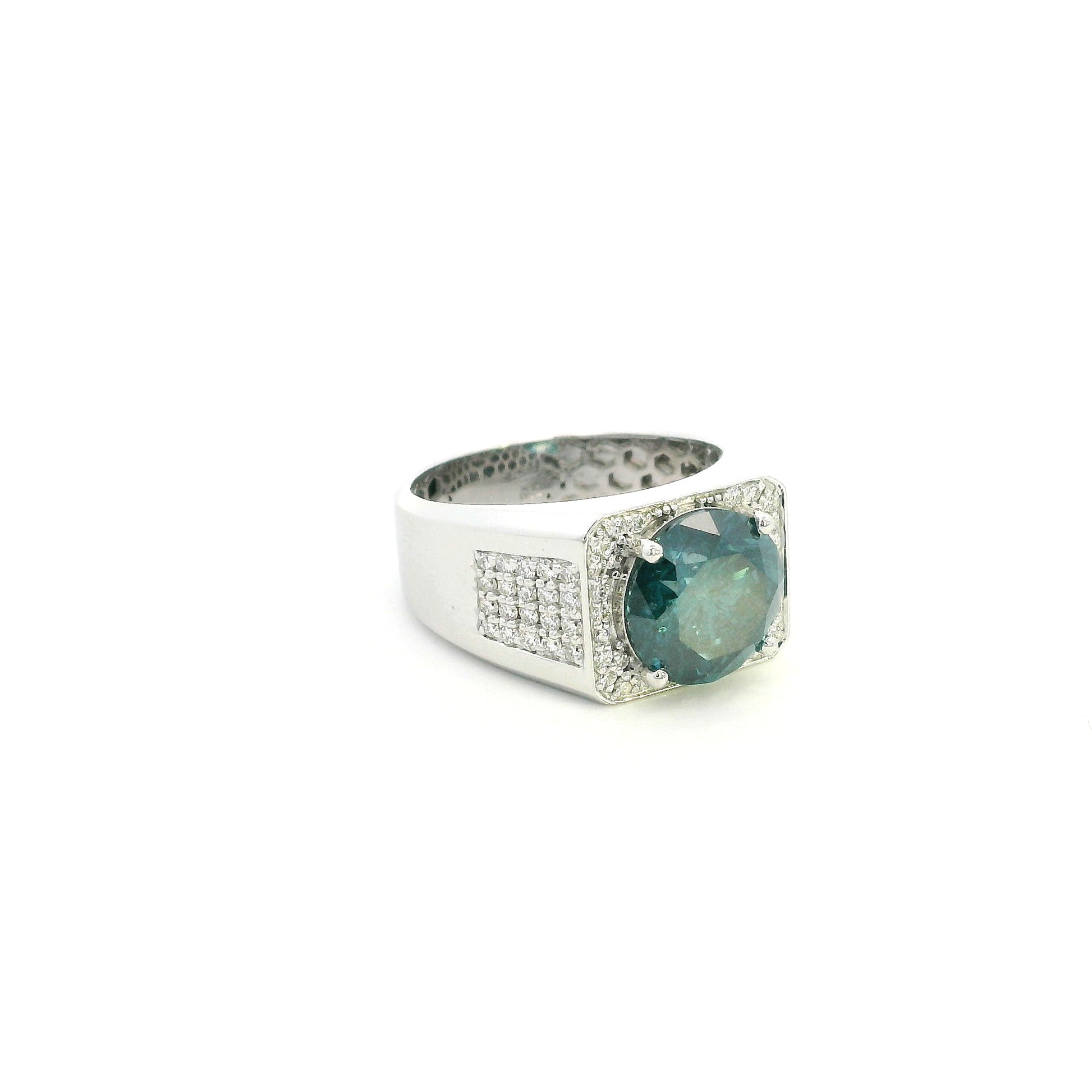 Men’s blue diamond ring with 5.36 carat natural colour-treated blue diamond and pavé diamonds in 18K white gold