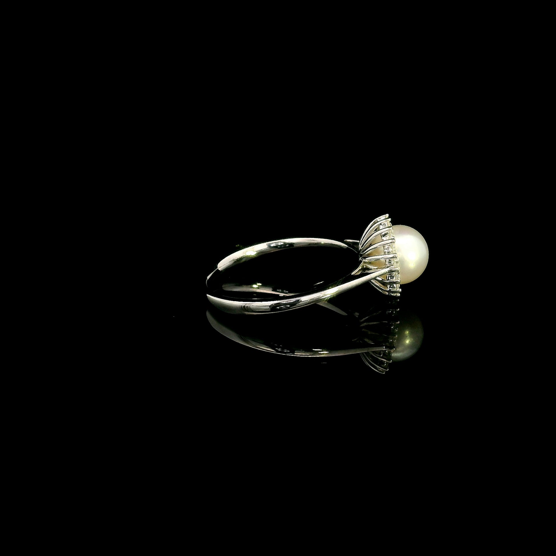 Freshwater pearl and diamond halo ring in 18K white gold with round white pearl and 0.15 carat natural diamonds