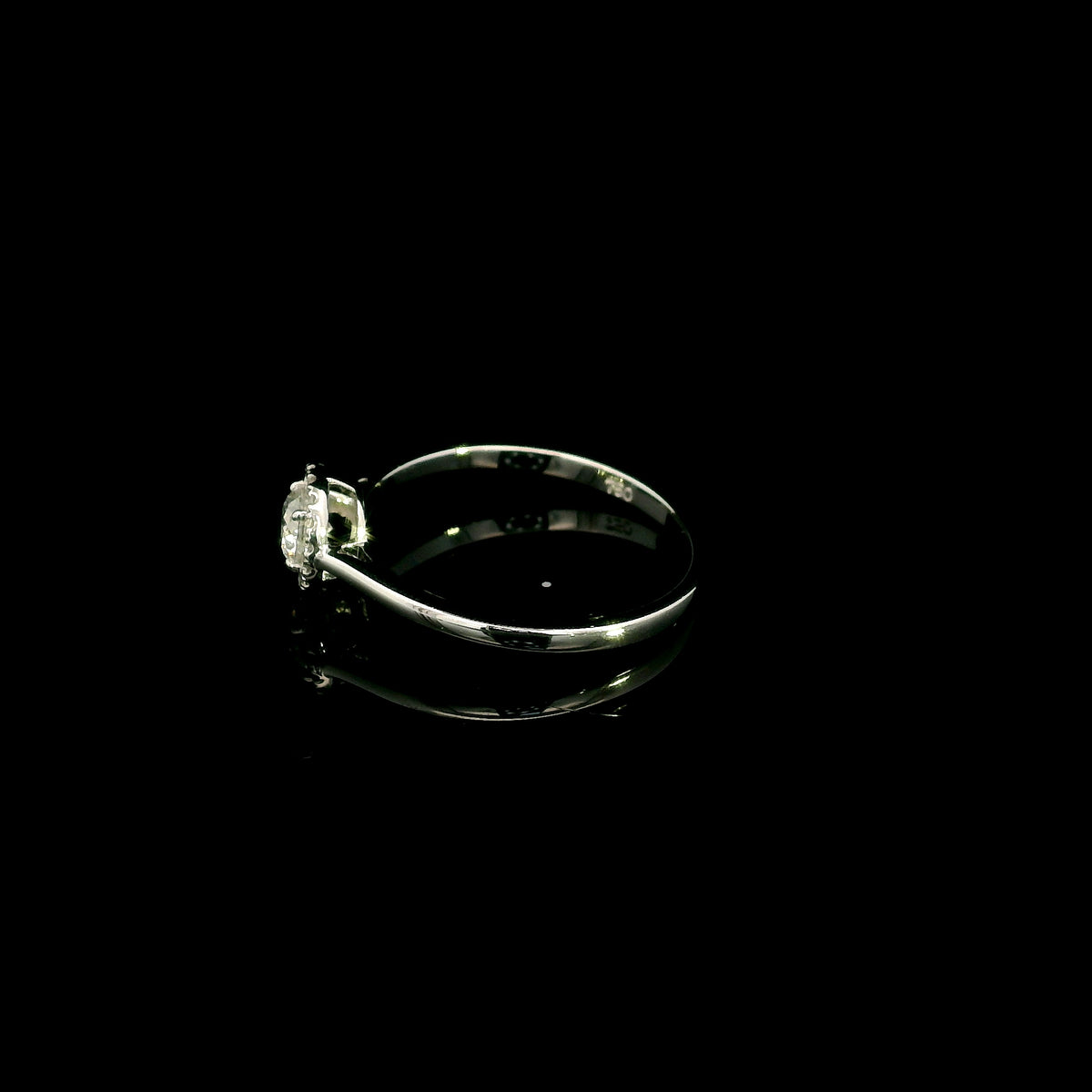 Round diamond halo engagement ring in 18K white gold