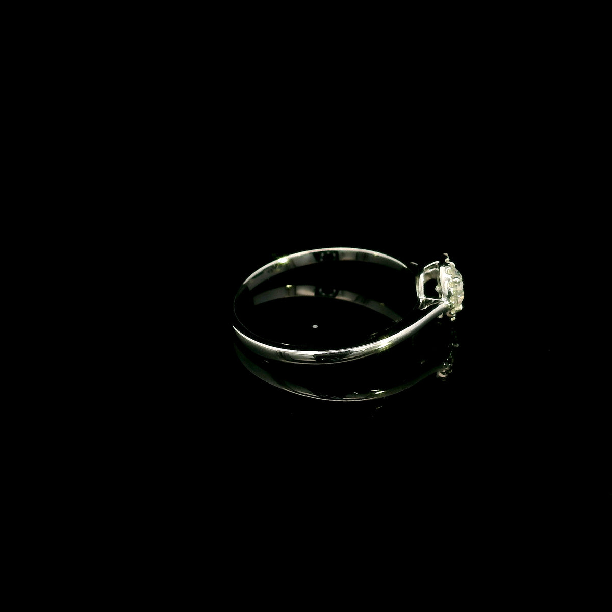 Round diamond halo engagement ring in 18K white gold