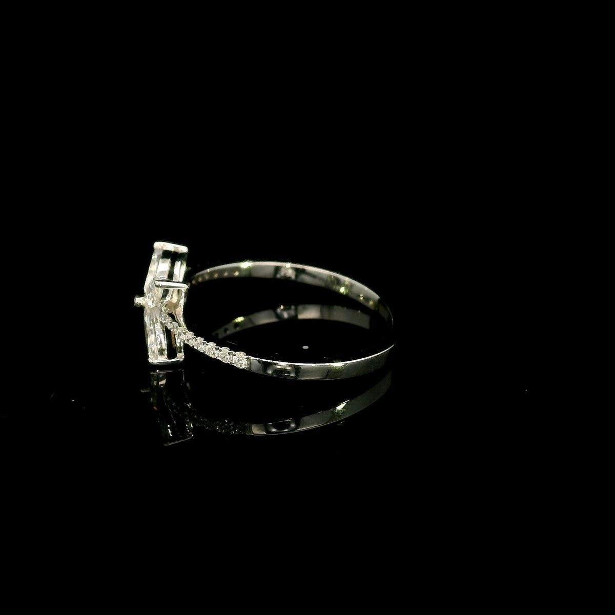 Marquise diamond butterfly ring in 18K white gold with diamond band