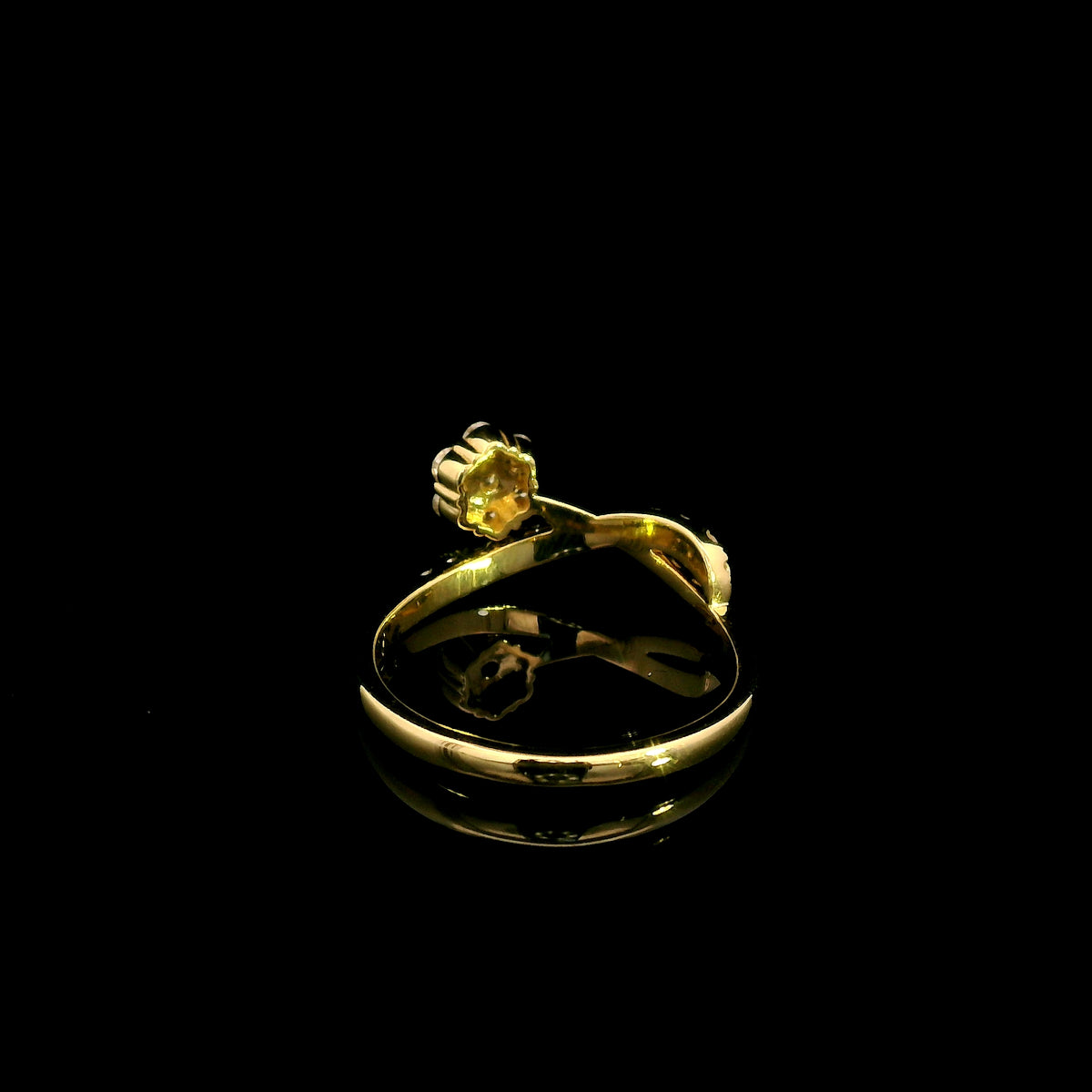Diamond cluster crossover ring with round diamonds in 18K yellow gold by Emirates Diamonds