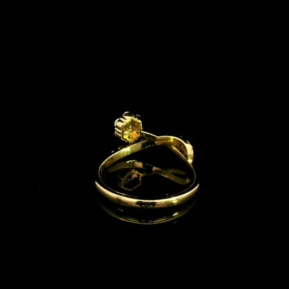 Diamond cluster crossover ring with round diamonds in 18K yellow gold by Emirates Diamonds