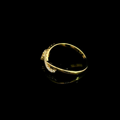 Diamond cluster crossover ring with round diamonds in 18K yellow gold by Emirates Diamonds