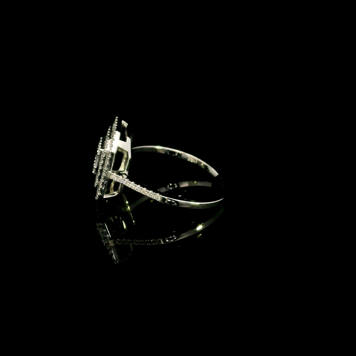 Baguette and round diamond halo ring in 18K white gold