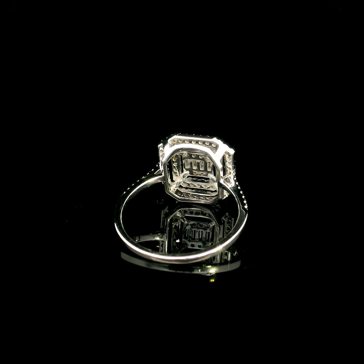 Baguette and round diamond halo ring in 18K white gold