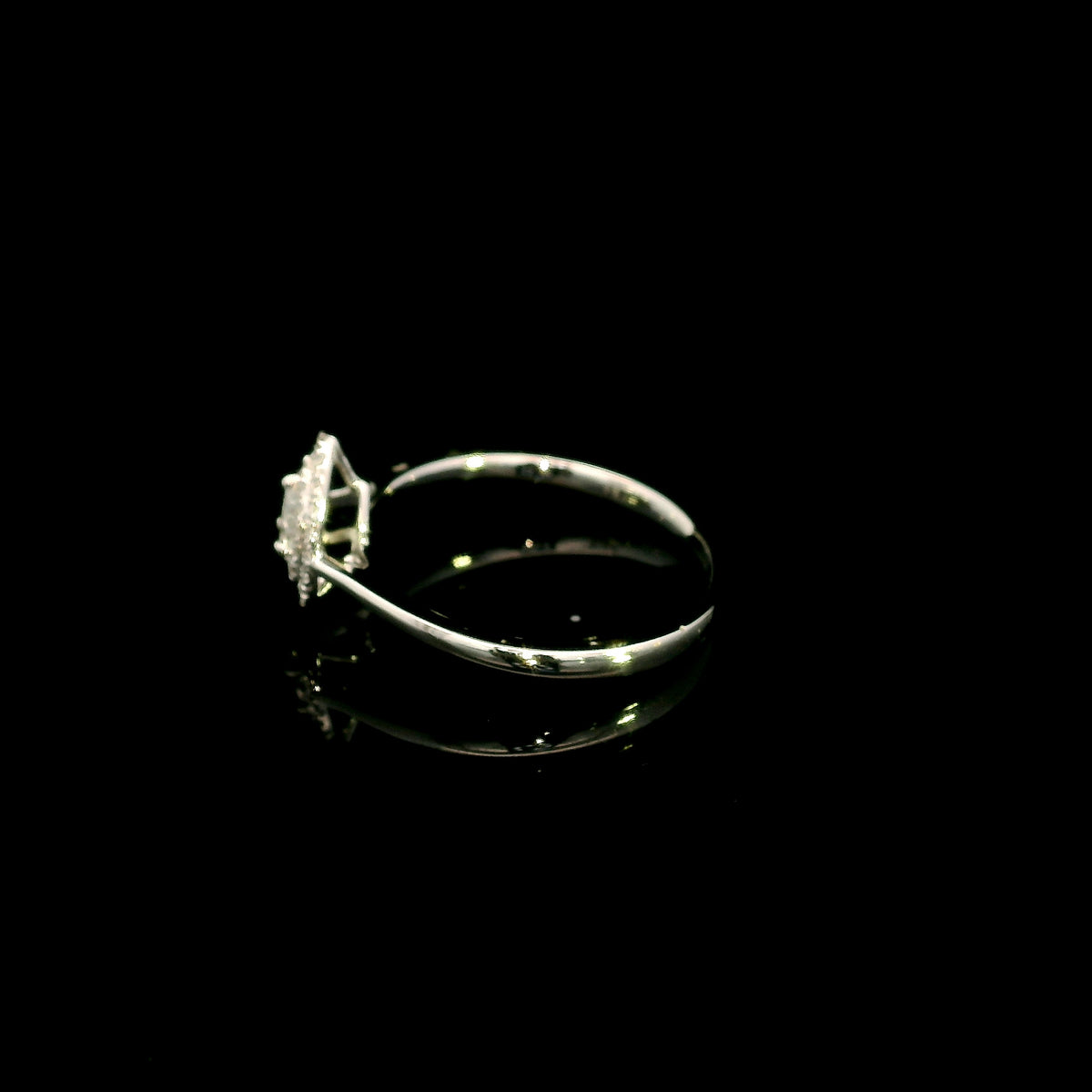 Pear shaped diamond halo ring in 18K white gold with round diamond halo