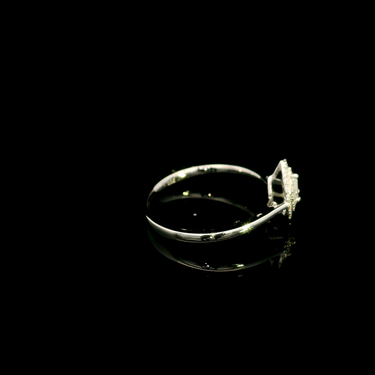 Pear shaped diamond halo ring in 18K white gold with round diamond halo