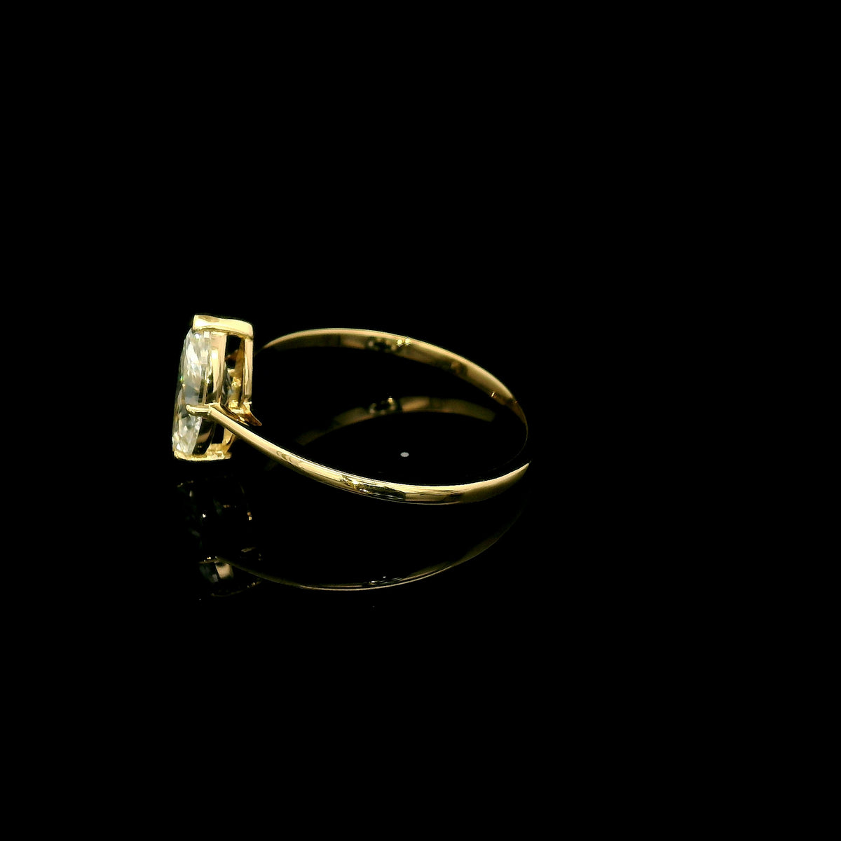 Marquise diamond solitaire engagement ring in 18K yellow gold with an IGI certified natural diamond.