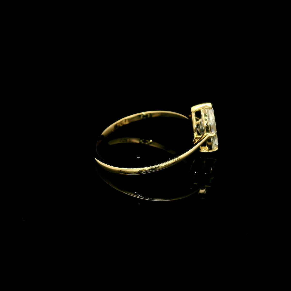 Marquise diamond solitaire engagement ring in 18K yellow gold with an IGI certified natural diamond.