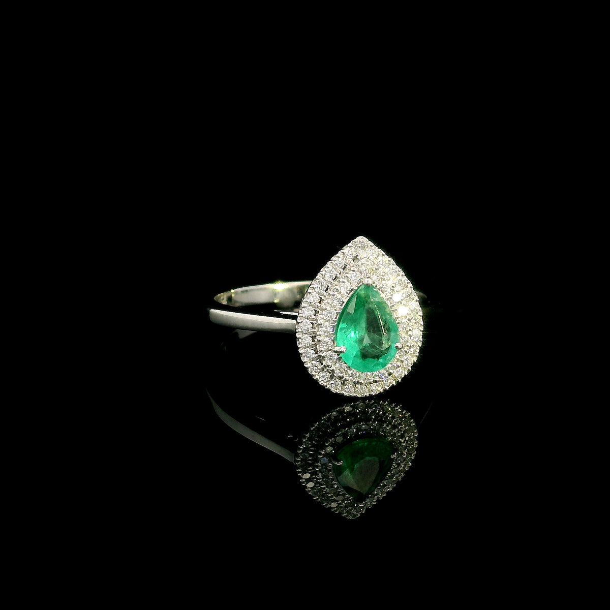 18K white gold pear shaped emerald and diamond halo ring with green emerald surrounded by round diamonds
